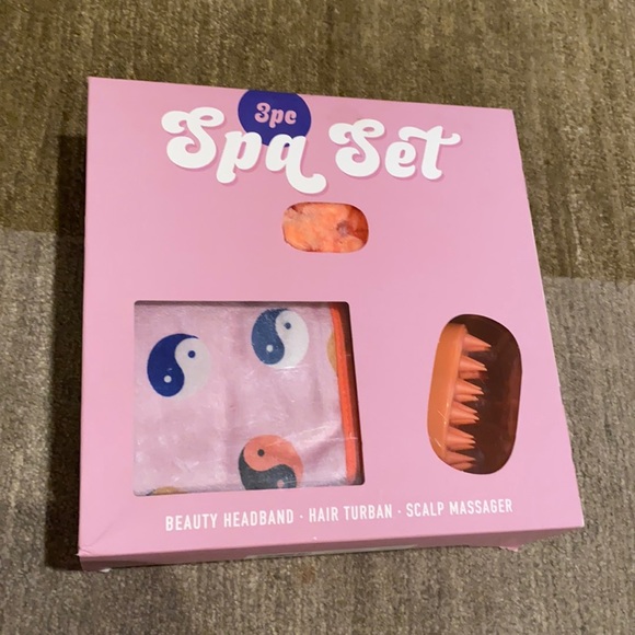 ~Bella Beauty~ 3-Piece Spa Set - Picture 2 of 4